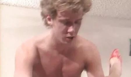 يتم فيلم سكس لبناني فيديو لف الدجاج في جسم مثل الكارب.