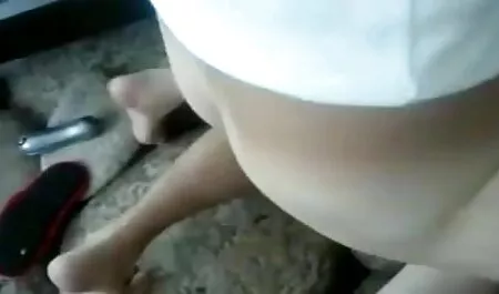 صديقها الجديد لديه ستريب تويتر فلم جنس وحصلت على امتص في القضيب.