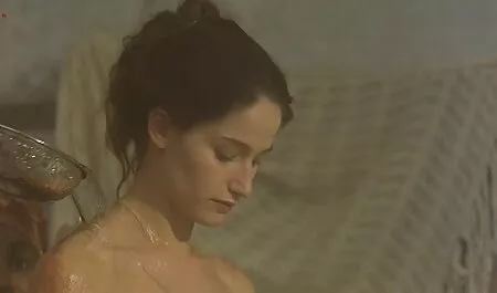 دعت أفضل صديق فلم جنس طويل لها للاستحمام.