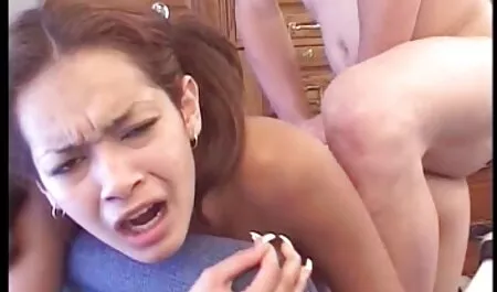 رجل فيلم اجنبي رومانسي سكس أسود تنظيف الأرداف من الجيش الشباب