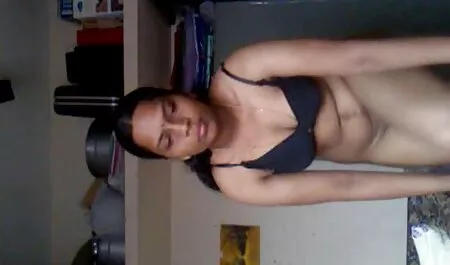 الشرنقة افلام سكس ايطالي مترجم الاستسلام لتقسيمها على قطعة من البيض.