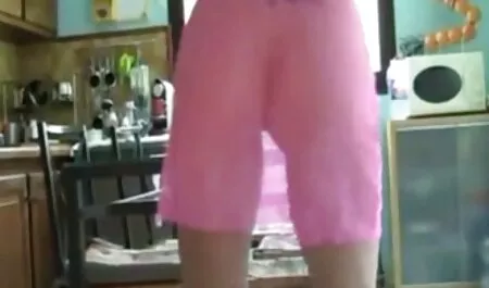 إنها تشجع الفتاة على استئجار فلم سكس فرنسى مترجم شقة باستخدام كبيرة.