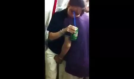 دمية الجنس فلمجنس مع أصدقاء زوجها رتبت الشريط.