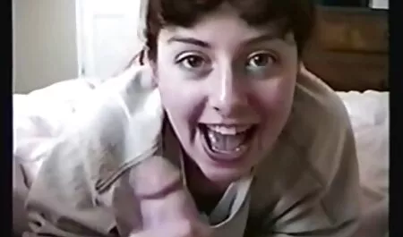 امرأة لا تفوت فرصة لرؤية كل فيلم عاشقة الجنس فريق كرة السلة.