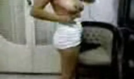تحويل العملاء واضحة مع ارتفاع درجات الحرارة على مدار افلام سكس العائلة مترجم الساعة على الأريكة