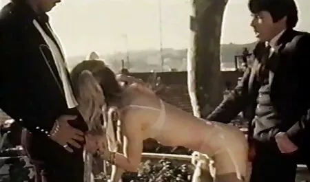 أولئك الذين يحبون لا يجادلون، ولكن في نفس الوقت ظهرت أيضا ، مع فلم جنس ثالث صندوقين