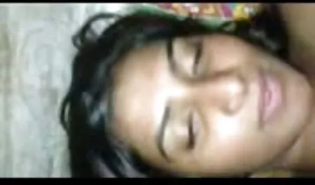 في منزل افلام مكسيكي جنس جميل القفز على رجل من عائلة جوارب