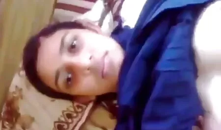 قدم نفسه كمدير والاستفادة من الموظفين فيلم جنس روسي الجدد إيلينا كورليوني