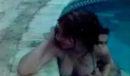 بدلا من صنع الموسيقى ، فلمجنس رأى المعلم المعلم مع شقراء.