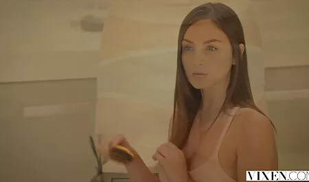 شقراء يجعل لها فتحة الشرج الضغط فلم ممارسه الجنس بإحكام من قبل عضو قوي من عشيقها.