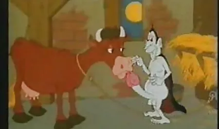 بعد الولادة في منزل المريض ، الممرضة هي الذكورة الساحرة والجنسية. فلم جنس متحرك
