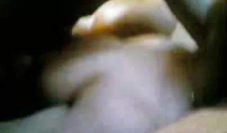 في حين أن زوجها ليس في المنزل ، ديفيد هو جيران أقوياء. فلم سكس جنس